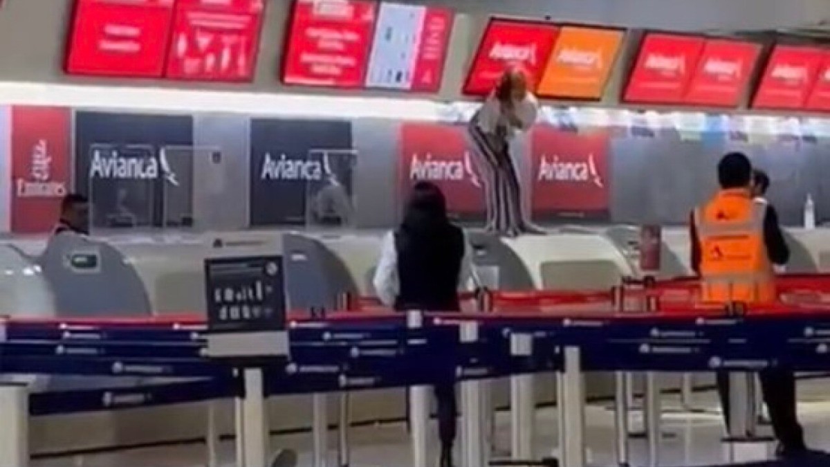 #LadyEmirates: Hizo berrinche monumental porque perdió su vuelo