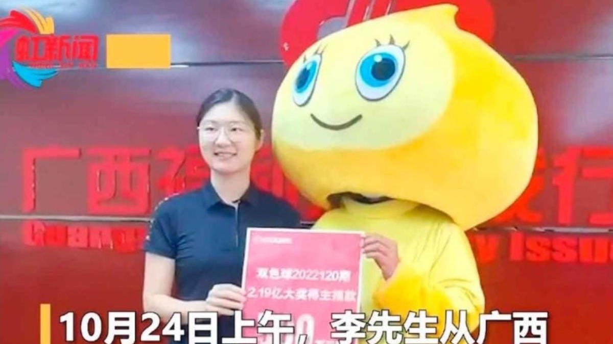 Hombre acude disfrazado a recoger premio de la lotería, ¡para no ser reconocido por su familia!