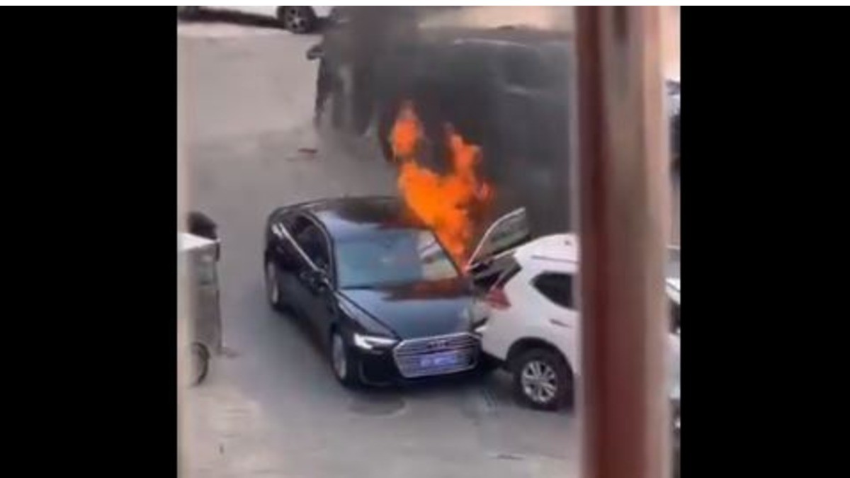 Arrolla a dos personas, choca ¡y se prende fuego!