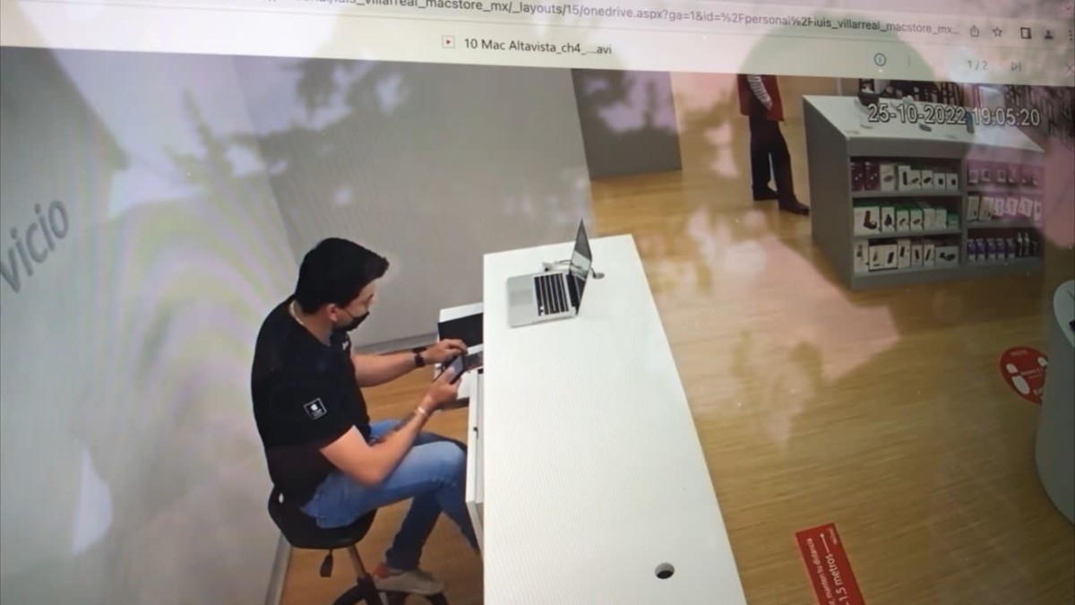 ¡Acusan a empleado de MacStore de robarle 5 mil pesos a abuelita!