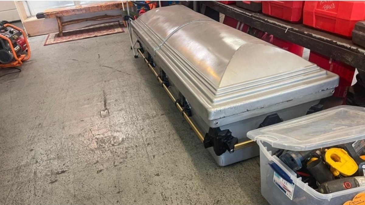 ¡Casa de empeño ofrece ataúd por 499 dólares!