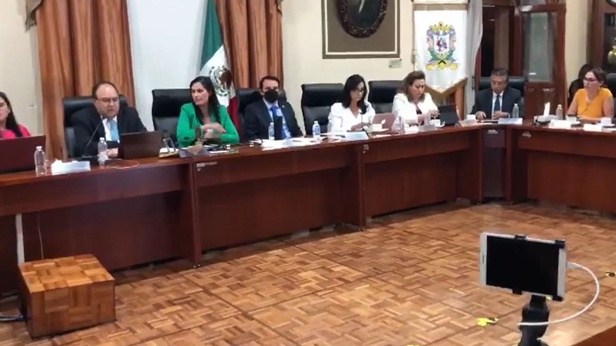 Síndico ofrece disculpas públicas a Gabriela Echeverría; regidora las rechaza