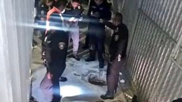 Mueren al caer en coladera en la oscuridad de la CDMX