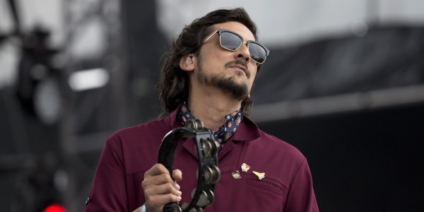 León Larregui lamentó deceso de fans que cayeron por coladera