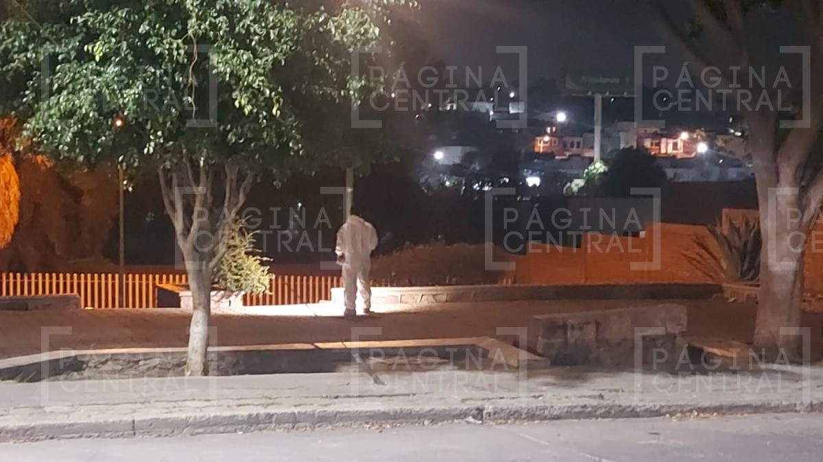 Pareja se resiste a asalto y los apuñalan; muere la mujer