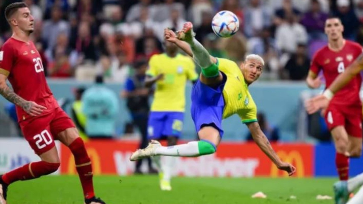 Brasil vence 2-0 a Serbia