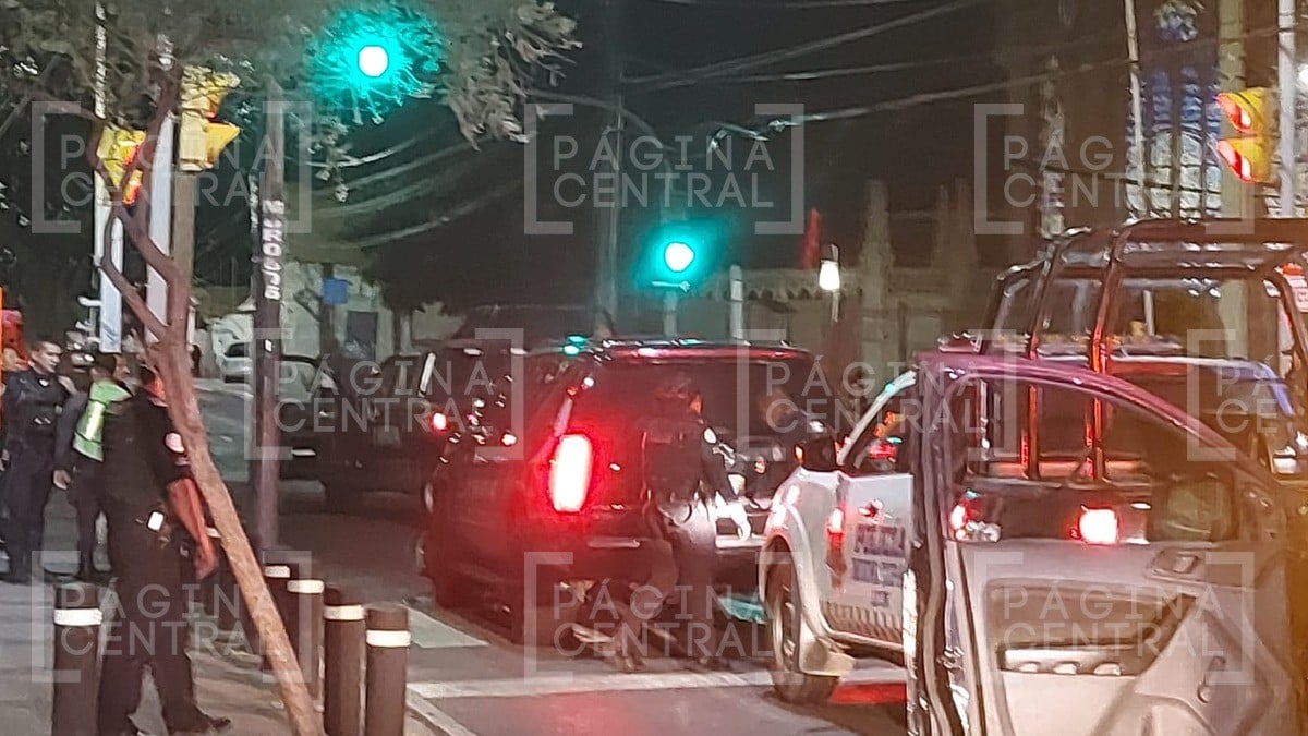 Tras persecución, ebrio choca con varios vehículos en León