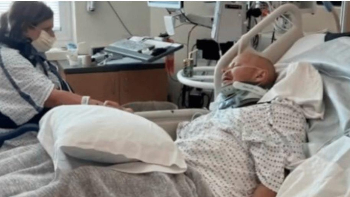 Le pide matrimonio de nuevo a su esposa, ¡después de haber perdido la memoria!