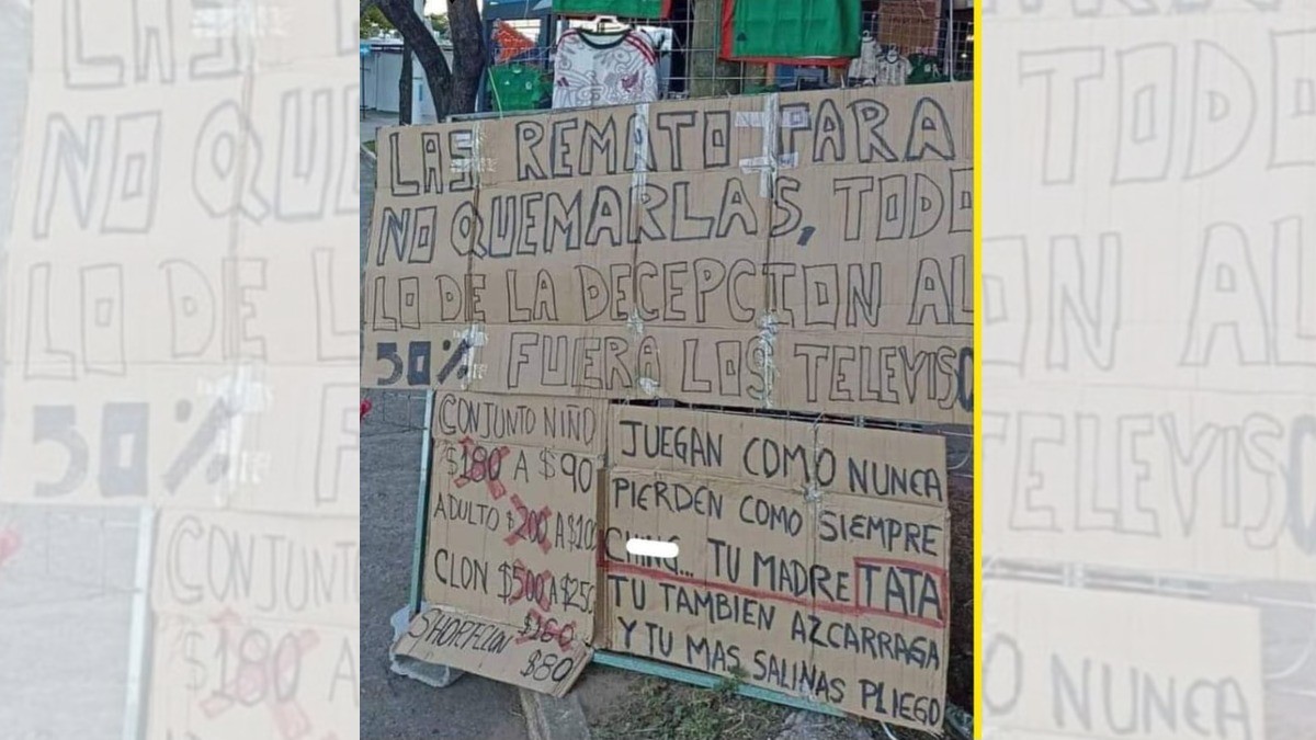 ¡Vendedor remata playeras tras derrota de la Selección!