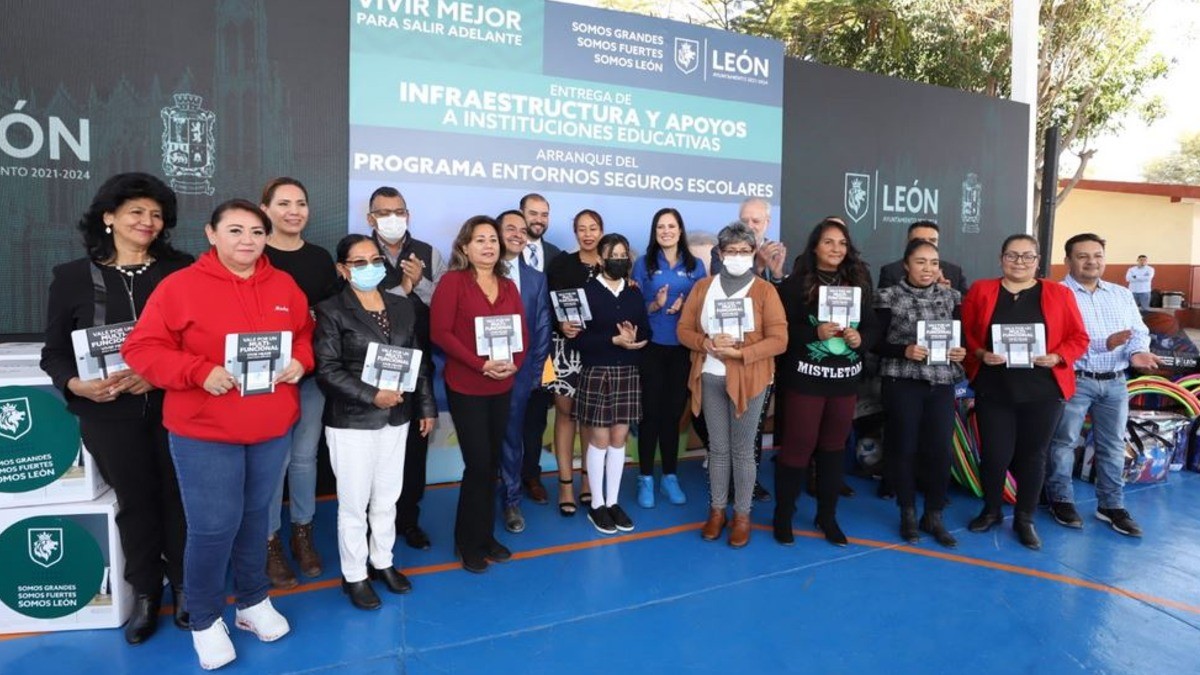 Brinda municipio seguridad a escuelas de León