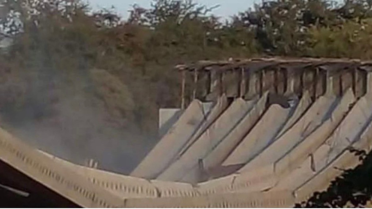 Se cae puente recién inaugurado en Sinaloa, AMLO reconoce que lo hicieron mal