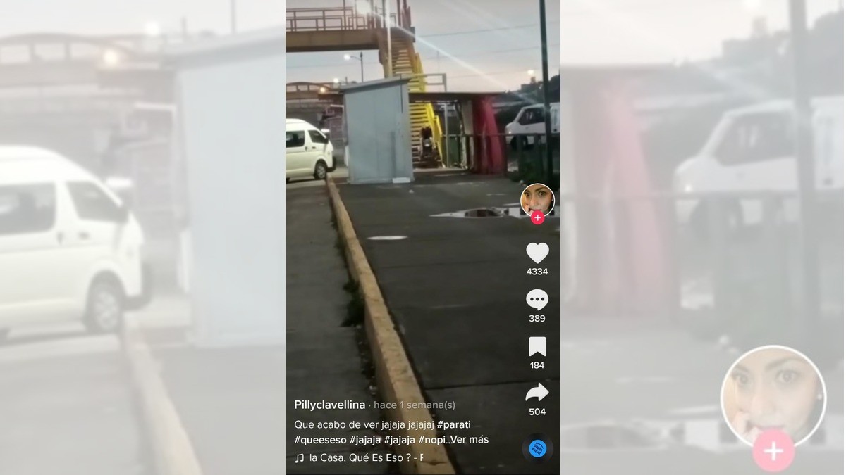 ¡Captan a “discapacitado” bajando un puente caminando!