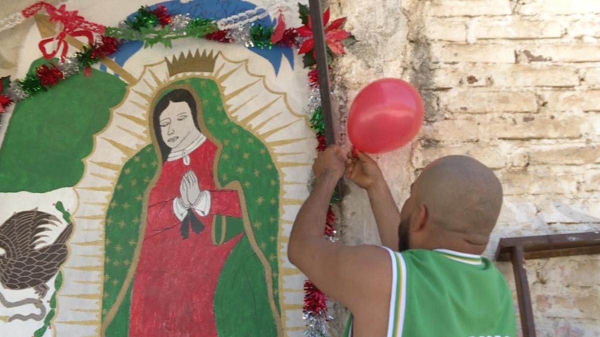 Vi a una familia sin vida en el desierto: historia de un migrante