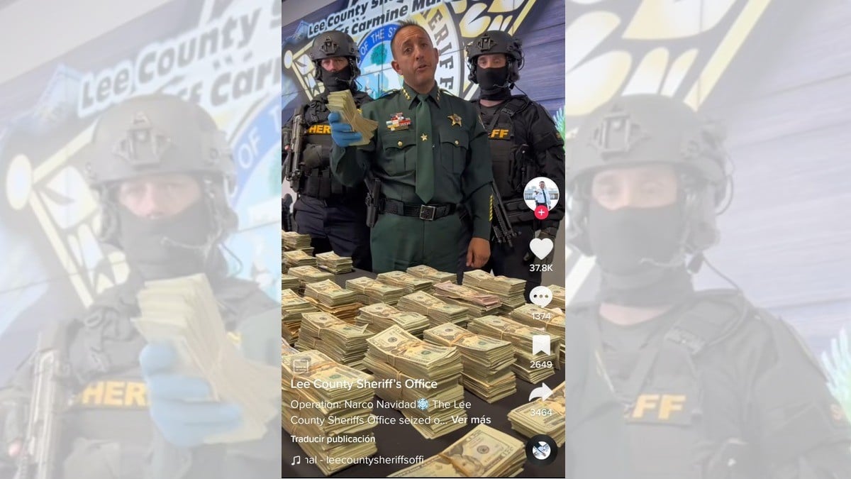 ¡Policías celebran incautación de dinero y drogas con Tik Tok!