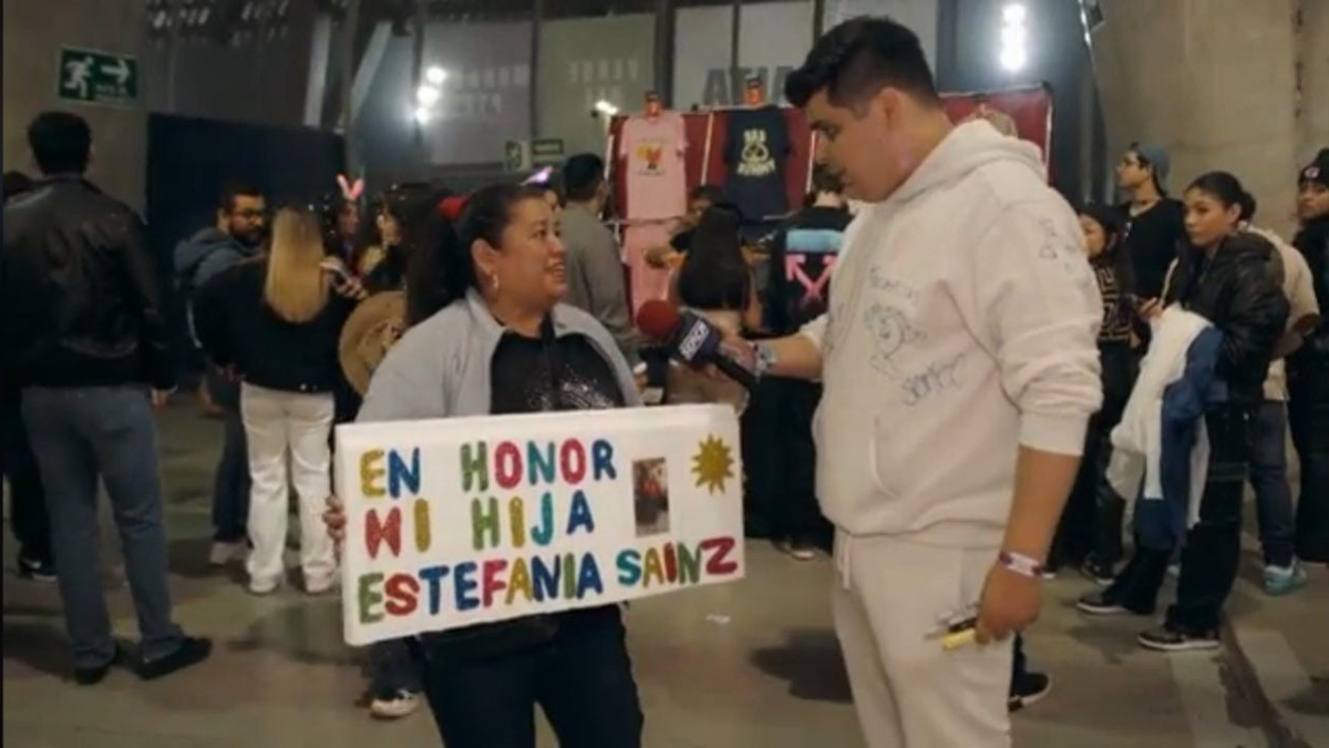 ¡Mamá va a concierto de Bad Bunny en memoria de su hija que falleció de COVID-19!