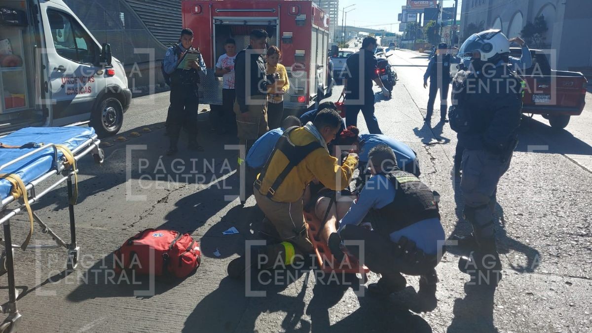 Atropellan Bomberos a motociclista