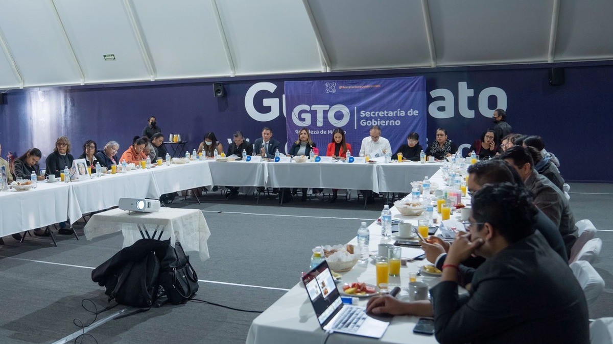 Se reúne secretaria de Gobierno Libia Dennise con líderes de colectivos