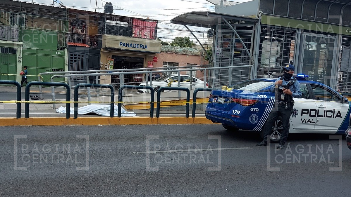 Anciano muere arrollado al pasarse el semáforo en rojo
