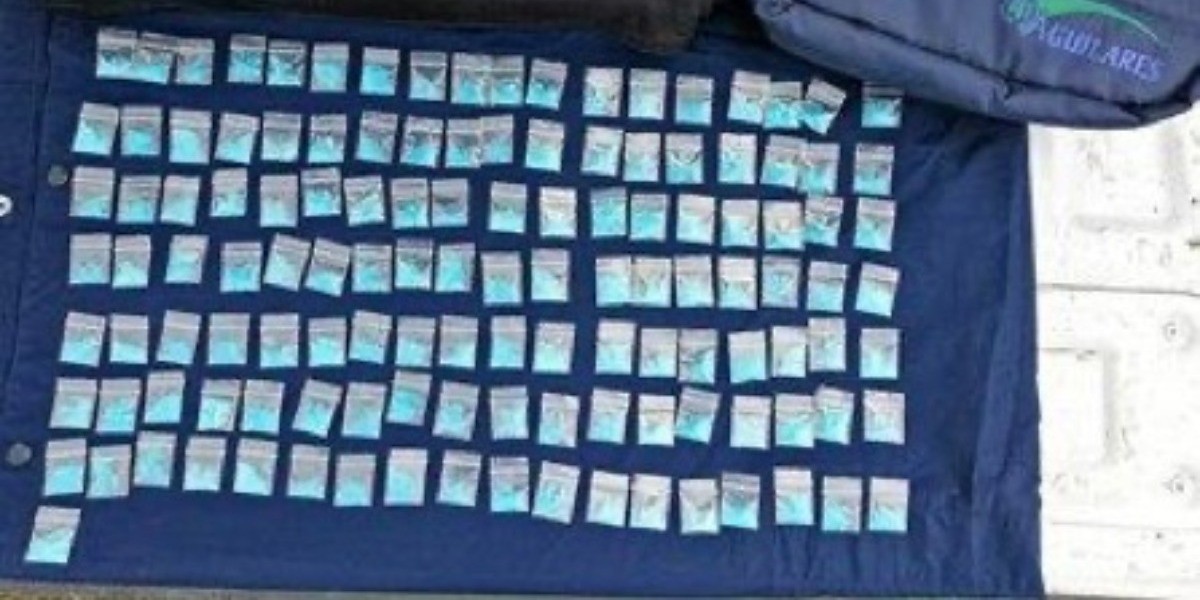 Detienen en Guanajuato capital a joven con 93 dosis y una bolsa de cristal