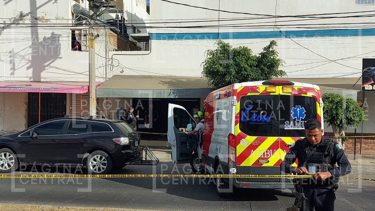 Motosicarios ejecutan a joven en tienda de Las Piletas