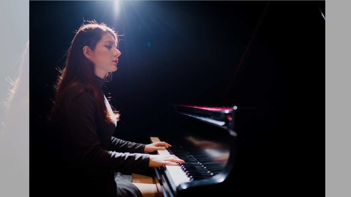 Clara Luna, pianista mexicana difunde la música a través del streaming