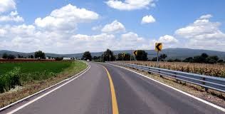 Hombre se olvida a su esposa en la carretera; ¡se da cuenta 150 km después!