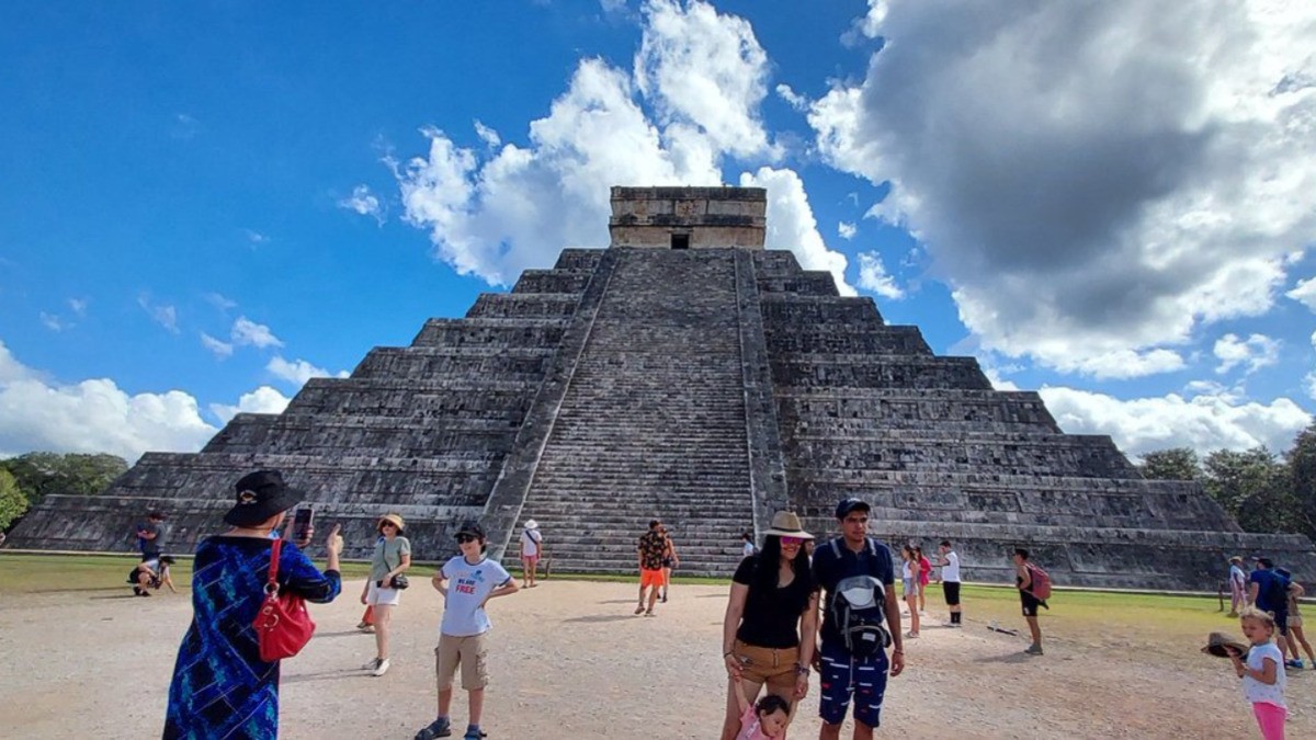 Tomarán Chichen Itzá por presunto abuso del director del sitio arqueológico