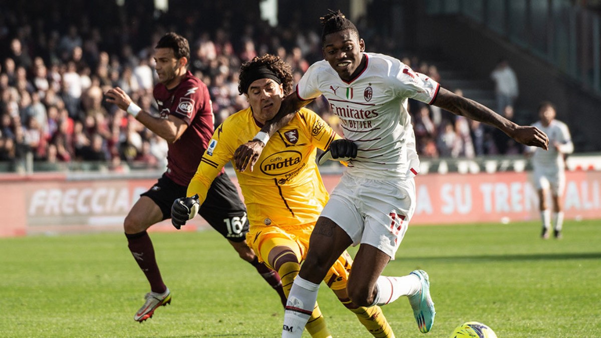 Se estrena Memo Ochoa en Italia con el Salernitana