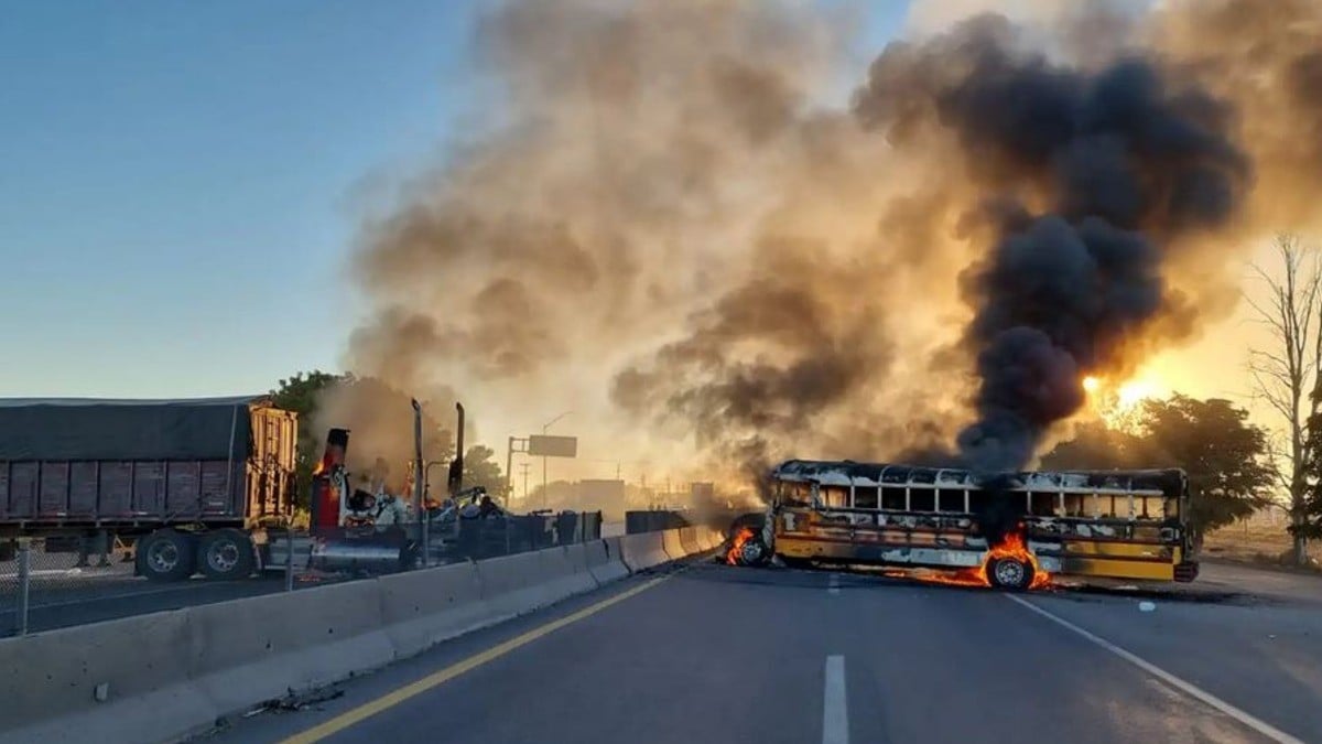 Cártel de Sinaloa robó 250 autos para ‘narcobloqueos’