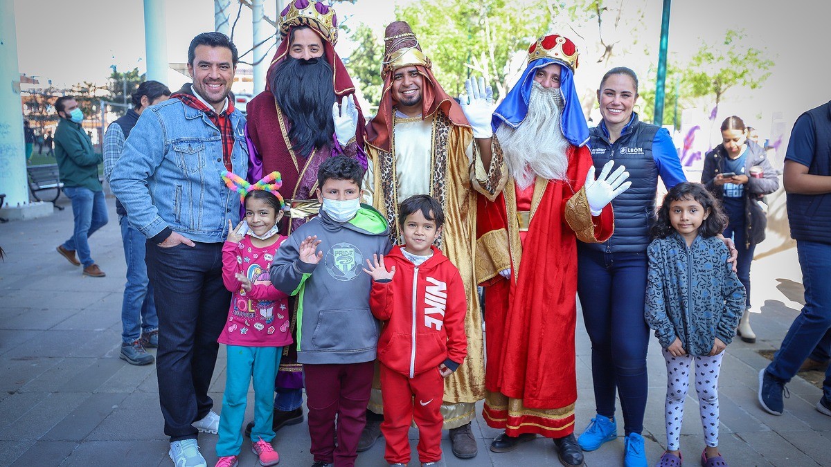 Entrega León más de 7 mil 500 juguetes en Cabalgata de Reyes