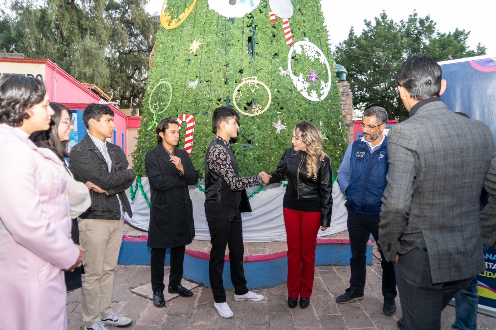 Estudiantes de la UG recolectan 70 mil pesos para la Cocina Solidaria del DIF