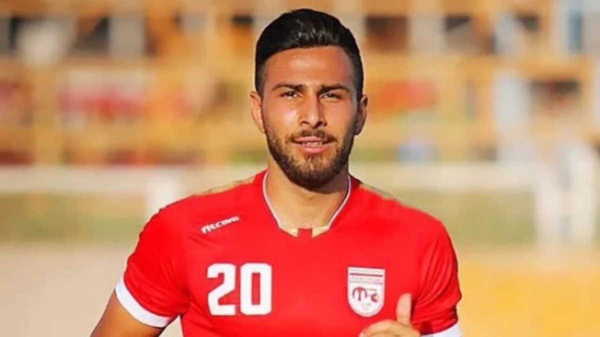 Se salva de ejecución futbolista iraní, lo condenan a 26 años de cárcel