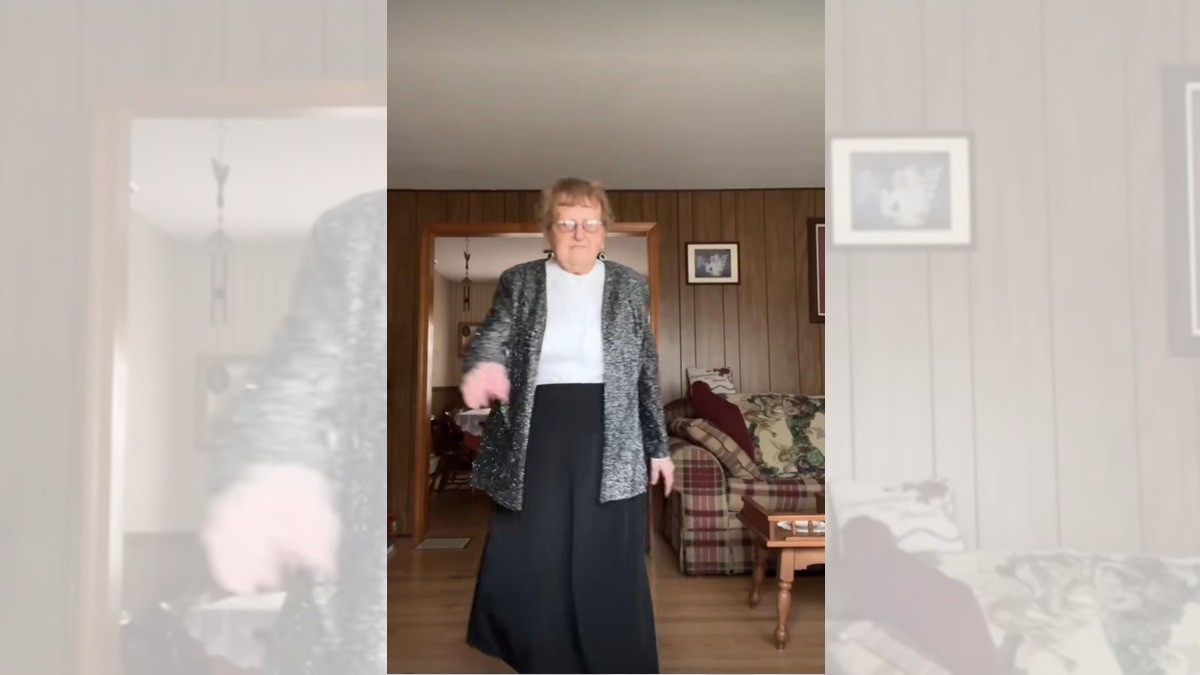 Abuelita revela outfit, ¡para usar en su funeral!