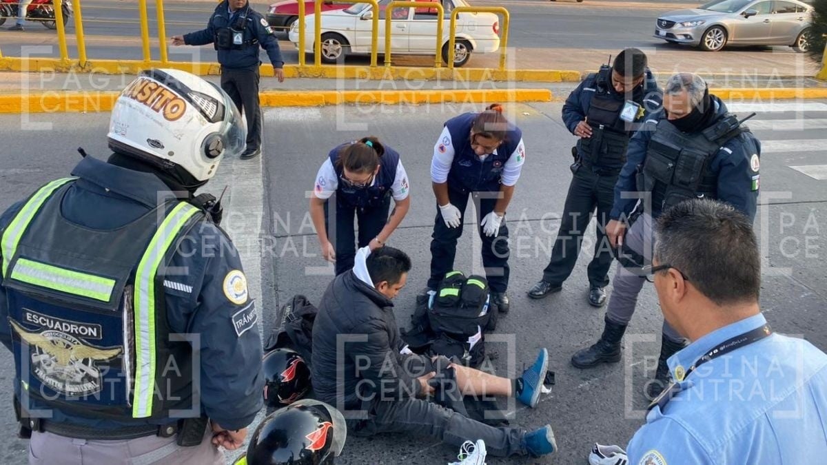 Se fractura niño al caer de moto con sus papás
