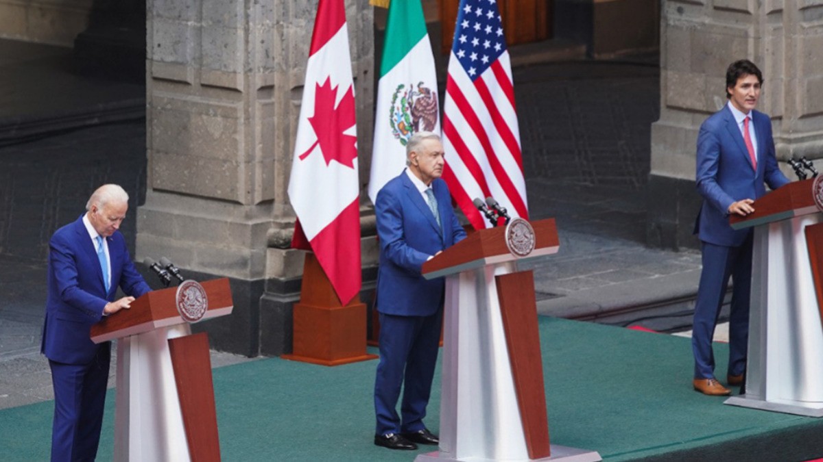 Se viraliza incómodo monólogo de AMLO en rueda de prensa junto a Biden y Trudeau