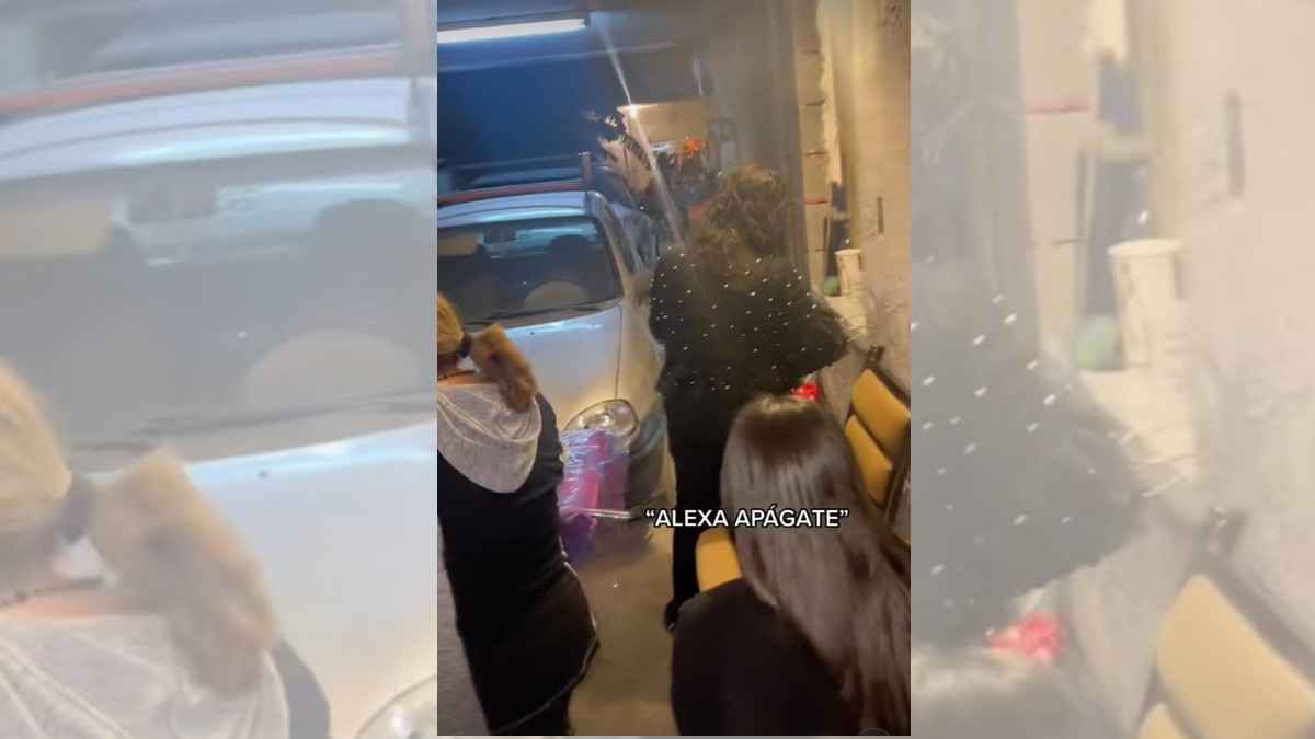 Le llevan serenata a la abuelita; ¡confunde la música con Alexa!