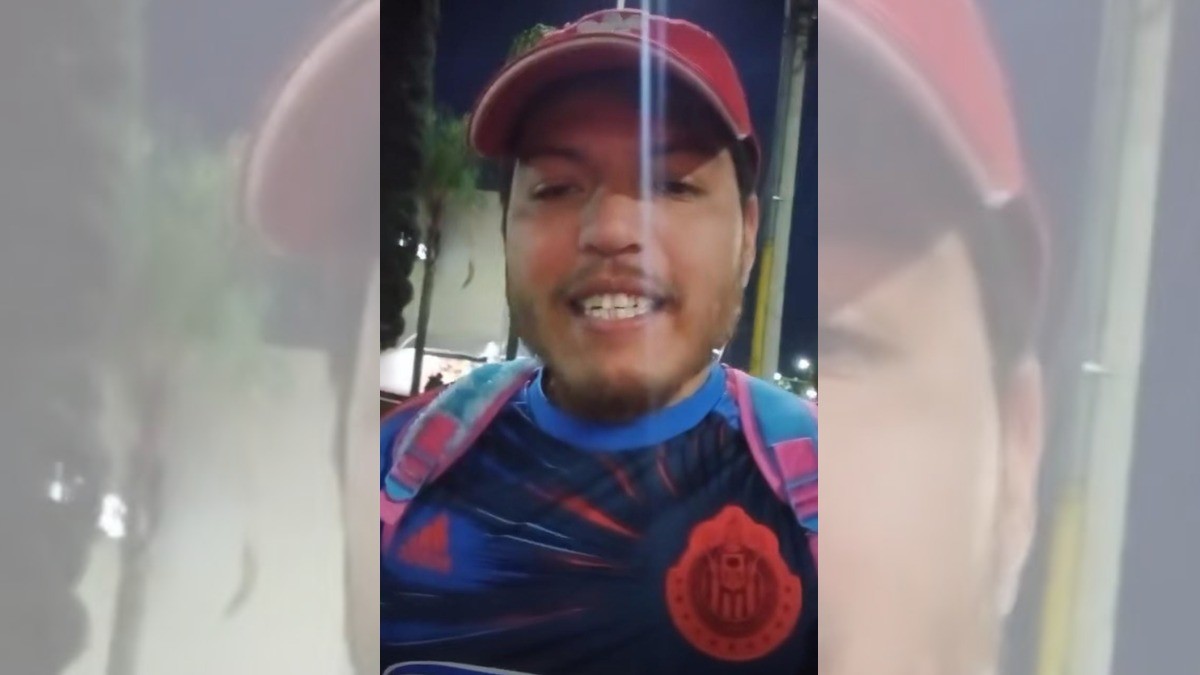Papá le pide a su hija echar mentiras para comer gratis; ¡ella lo echa de cabeza!