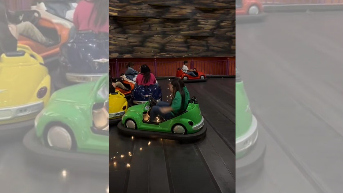 ¡Carrito chocón hace corto circuito mientras era conducido!