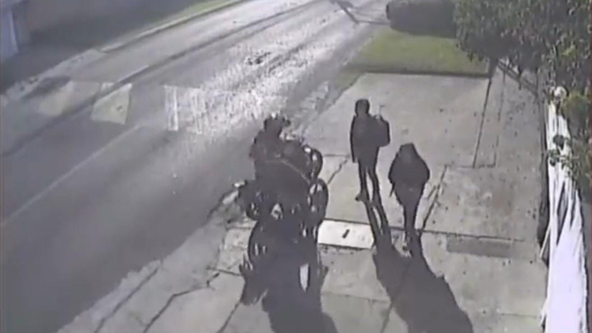 Joven se defiende de delincuentes a puñetazos