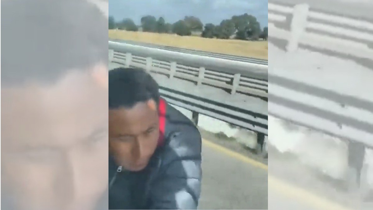 #Video ¡Trailero se lleva colgado a asaltante en la carretera!