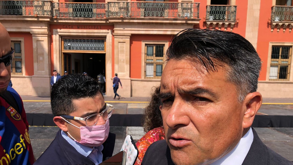 Se disculpa Mario Bravo por violaciones de agentes de seguridad... pero