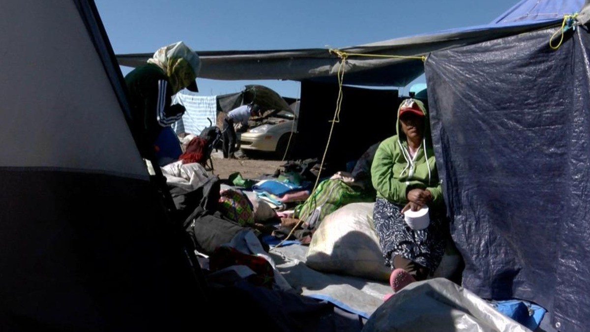 “Llevo días caminando a San Juan, porque la virgen salvó a mis hijos”