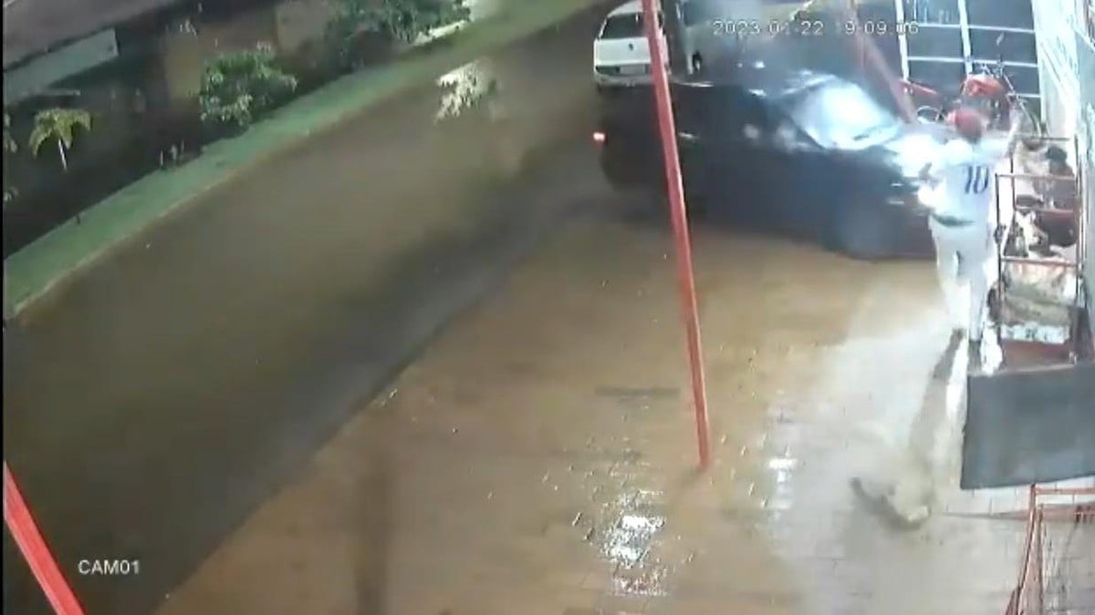 ¡Por venganza! Mujer atropella a su padrastro porque maltrataba a su mamá