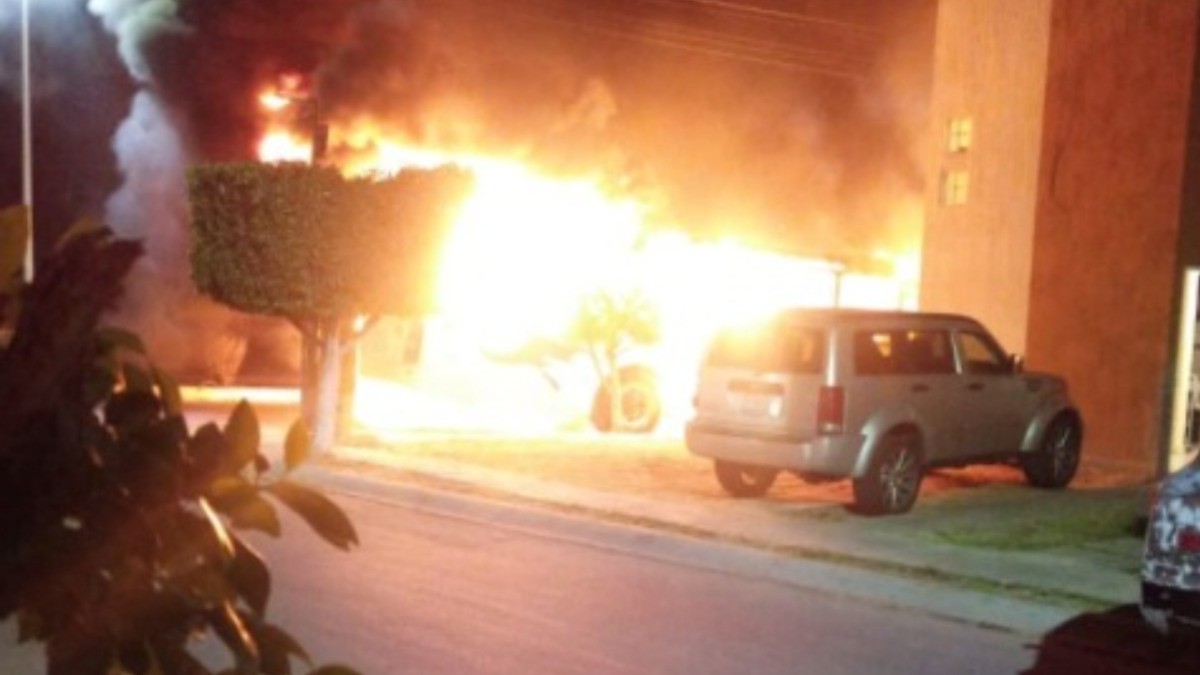 Queman autos y tiendas en zona Laja-Bajío