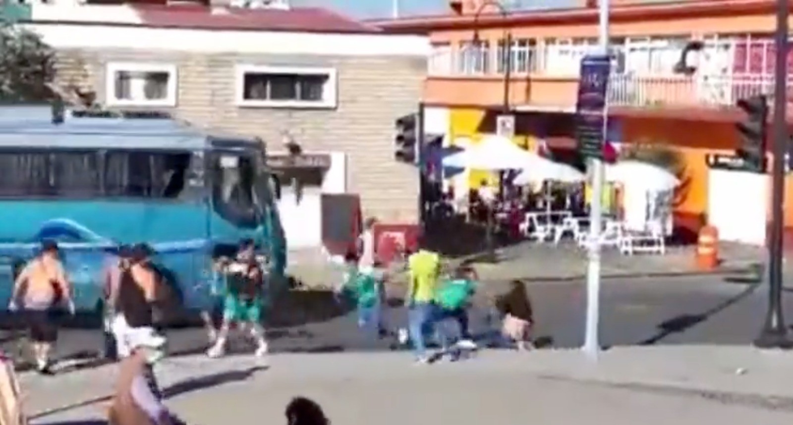 Sanción a porra del Club León, pero no por la riña y golpear a un hombre