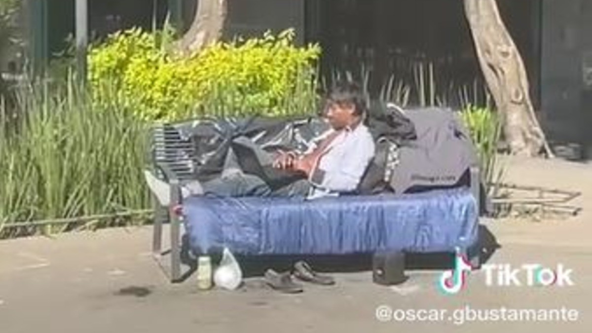 ‘Vagabundo’ de la Condesa tiene ¡iPhone y computadora!