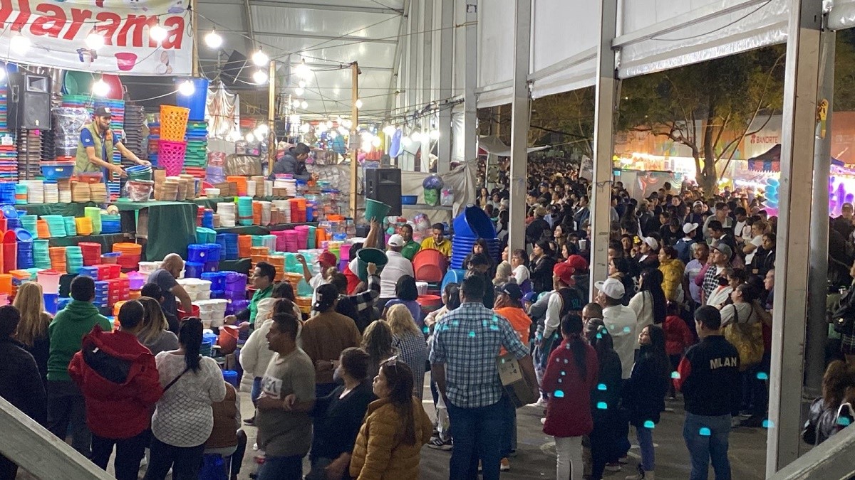 Una multitud en la Feria de León, durante el último sábado de esta edición