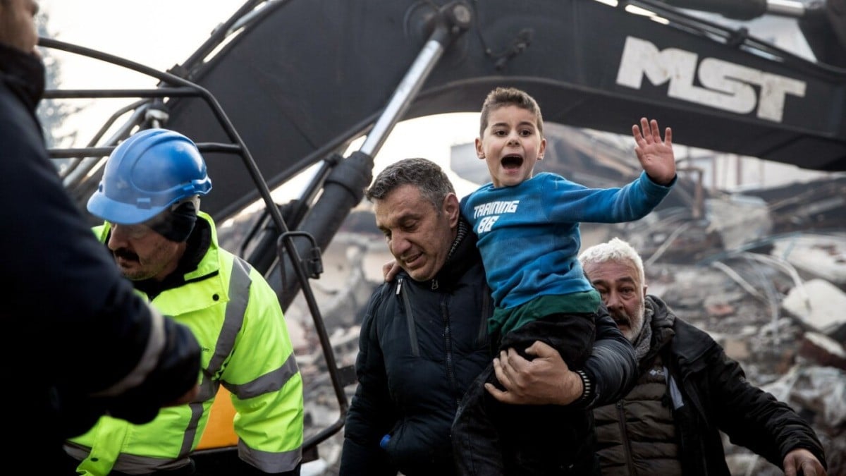 Los múltiples rescates de bebés, niñas y niños en Turquía