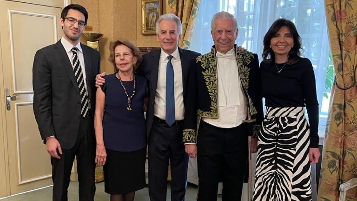 Ingresa Mario Vargas Llosa a la Academia francesa, sin haber escrito en francés