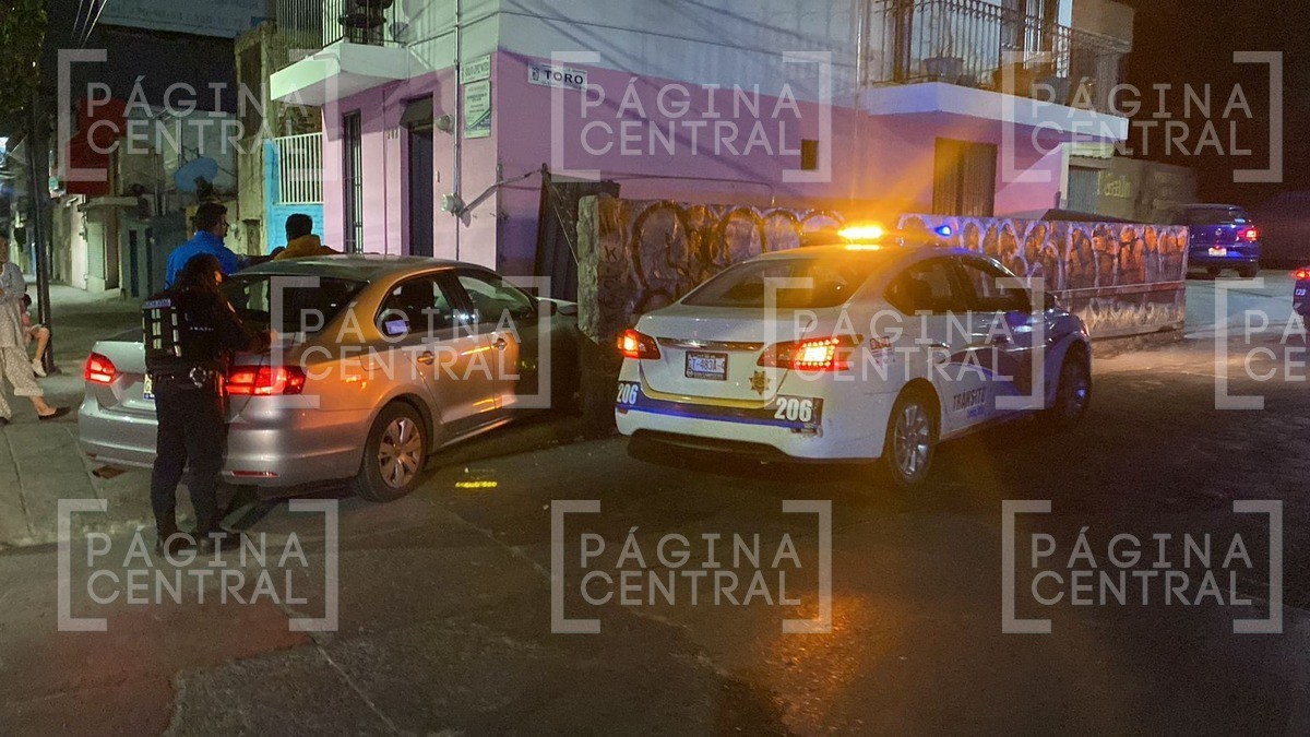Conductor ebrio se impacta contra casa en Malecón del Río